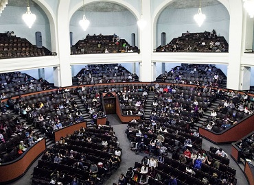 Students pack Convocation Hall for a lecture